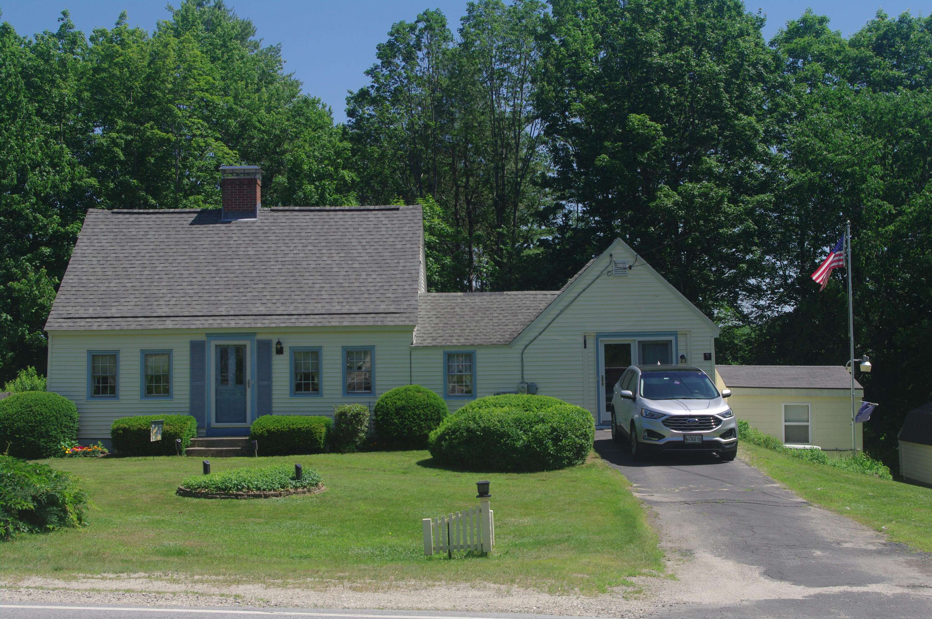 Hollis, ME 04042,979 River RD
