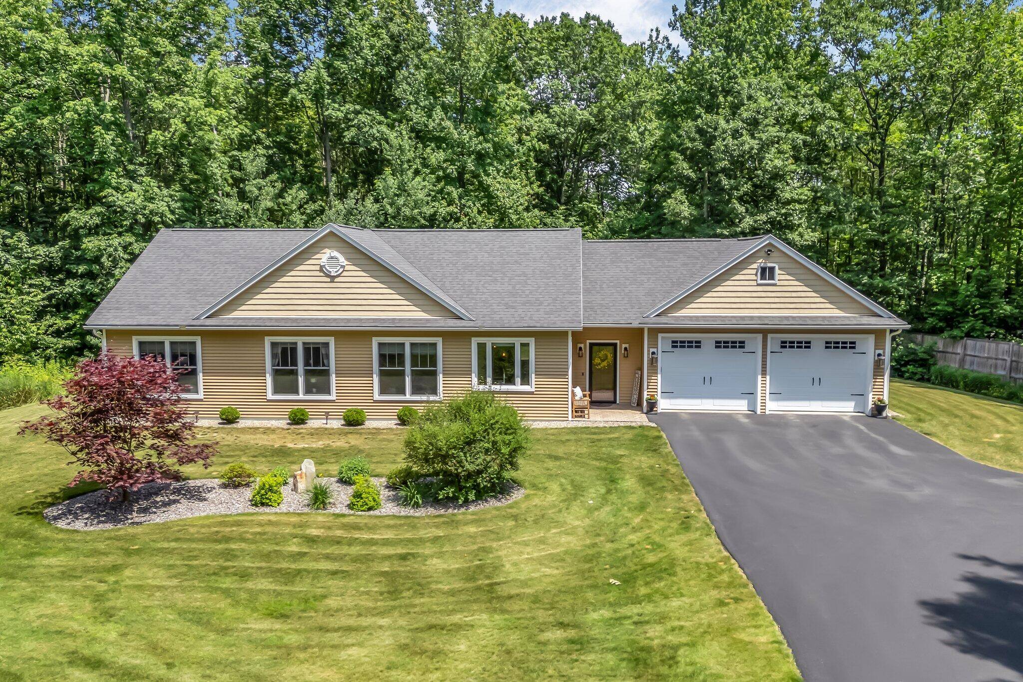 Auburn, ME 04210,187 Hickory DR
