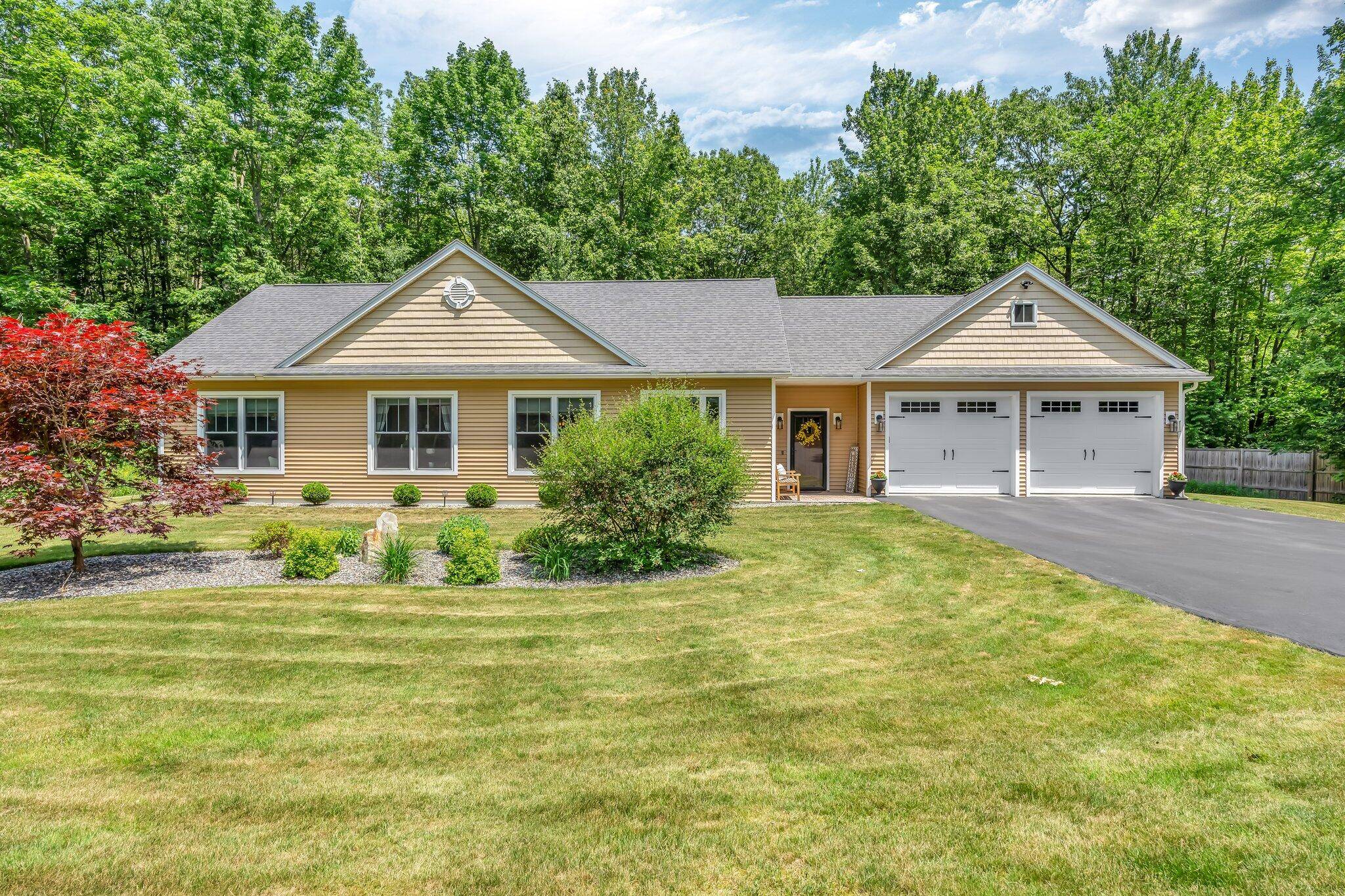 Auburn, ME 04210,187 Hickory DR