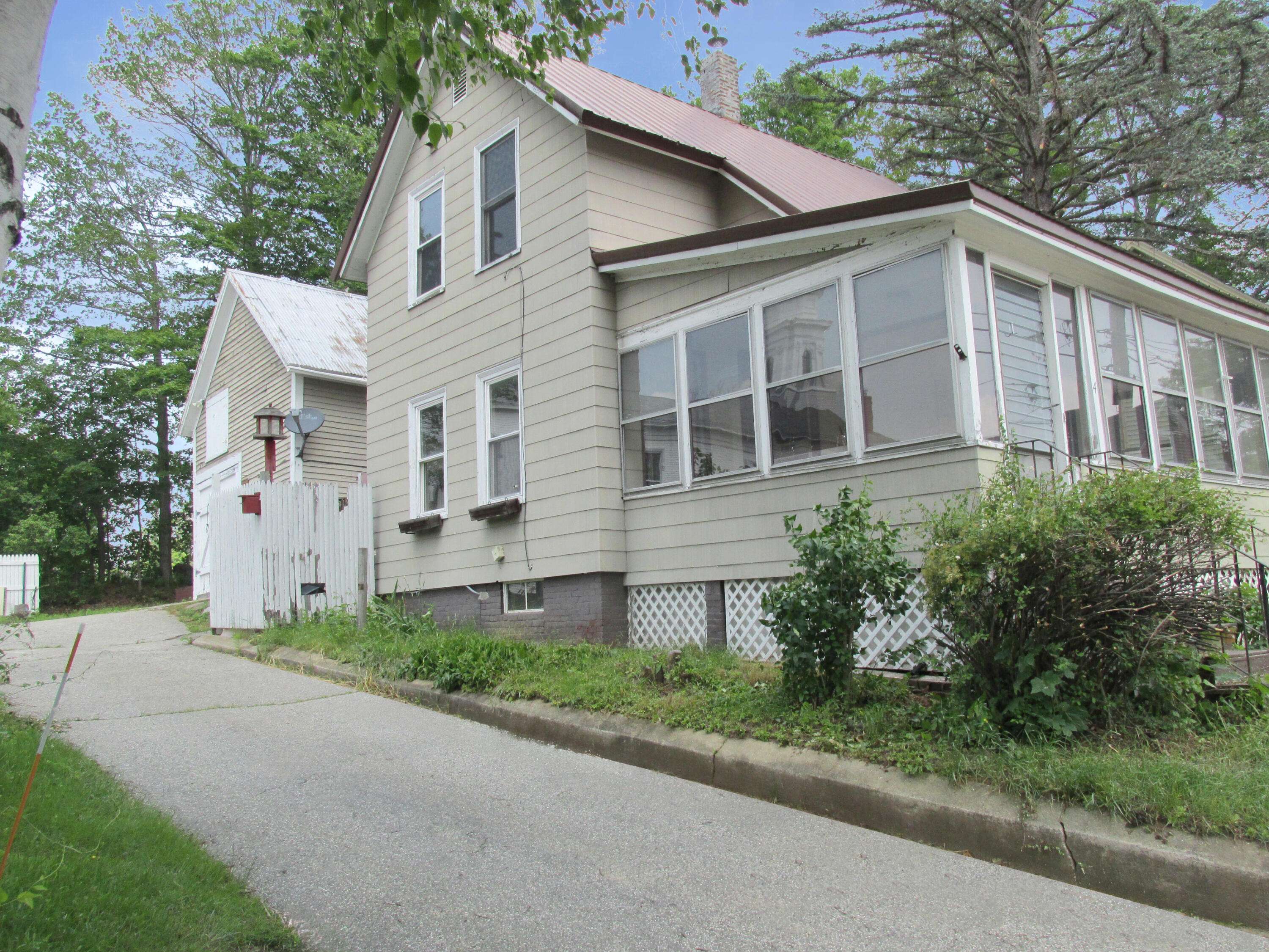 Sanford, ME 04083,4 George ST