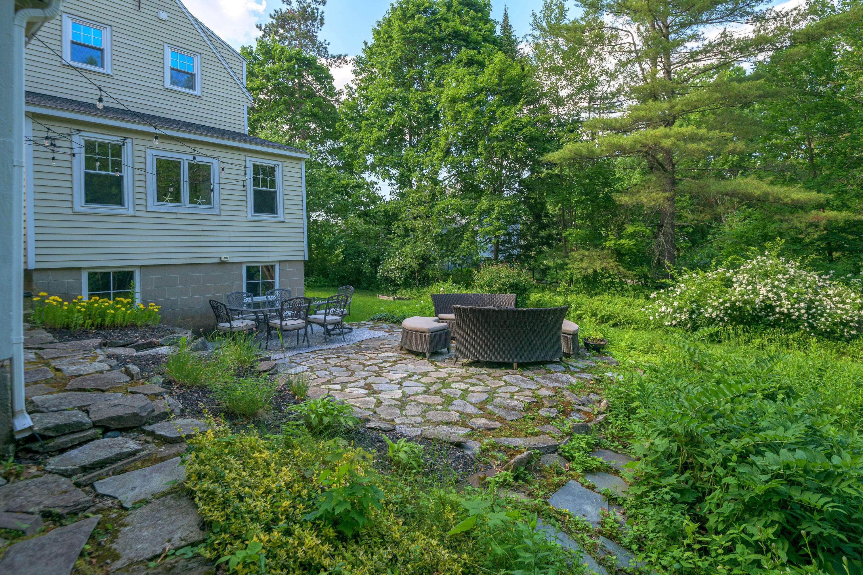 Falmouth, ME 04105,259 Middle RD