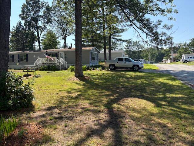 Standish, ME 04084,9 Holiday LN