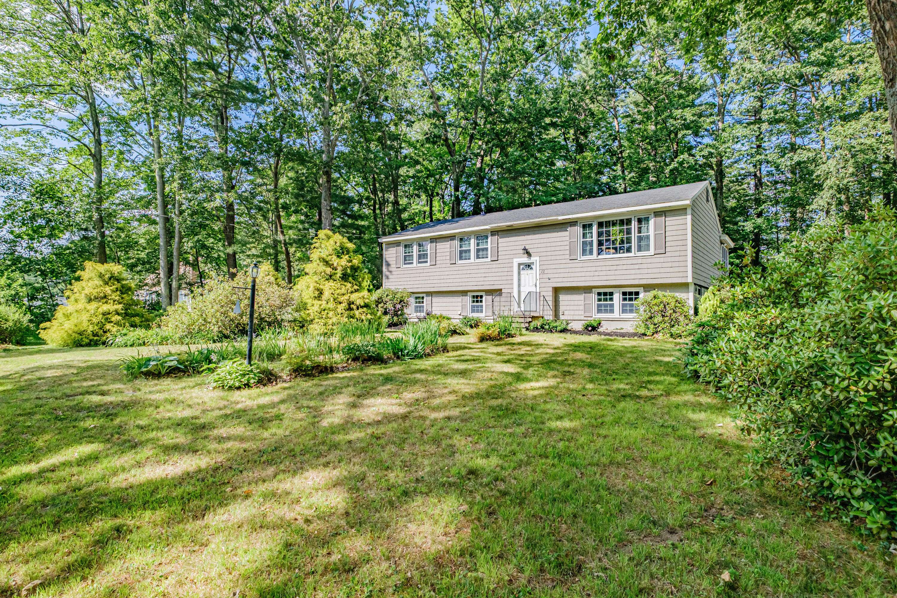 Kennebunk, ME 04043,22 Colonial DR