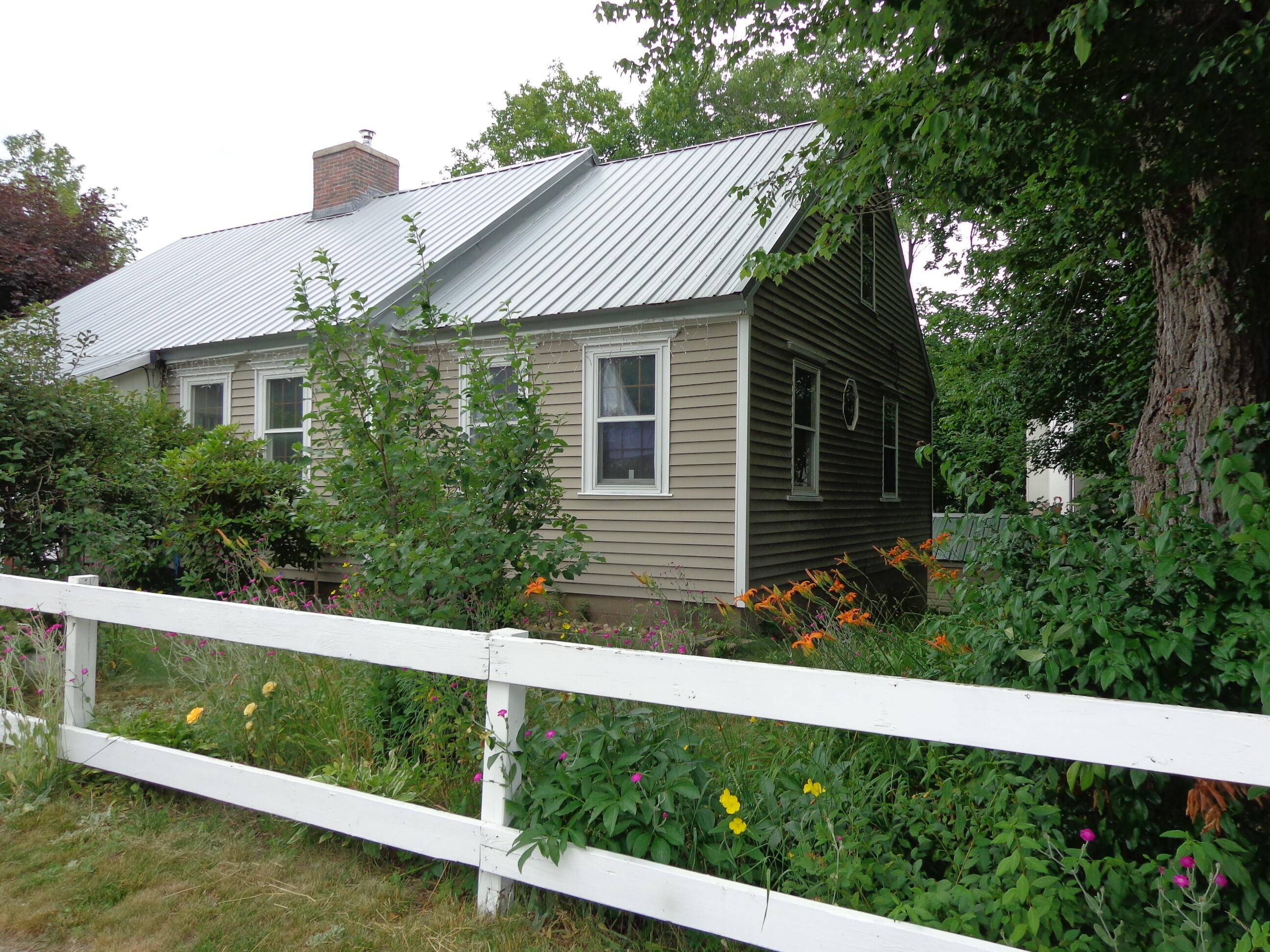Sanford, ME 04083,27 Grove ST