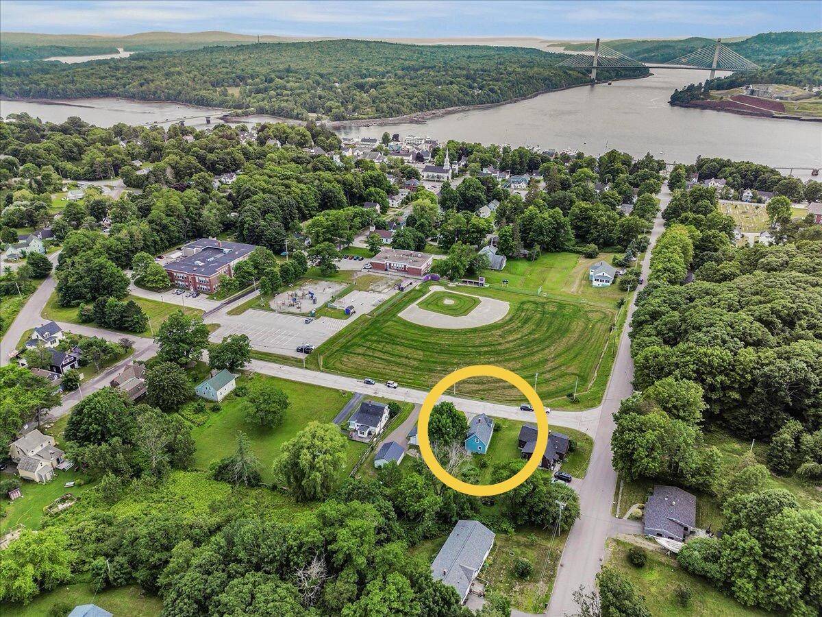Bucksport, ME 04416,21 Summer ST