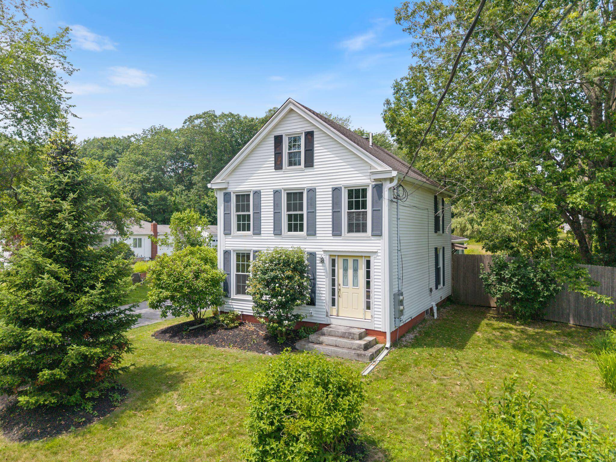 Falmouth, ME 04105,216 Middle RD