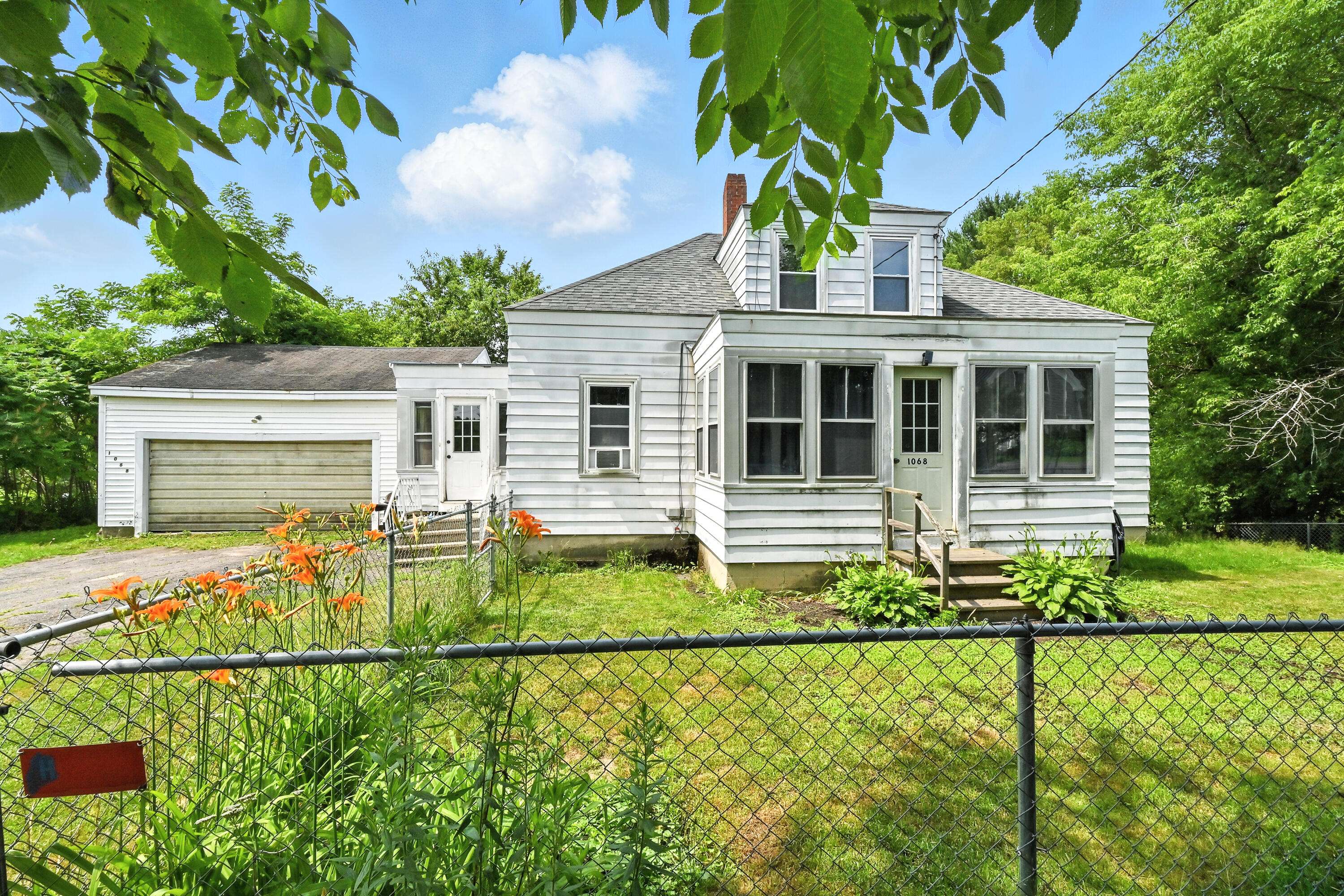 Vassalboro, ME 04989,1068 Main ST
