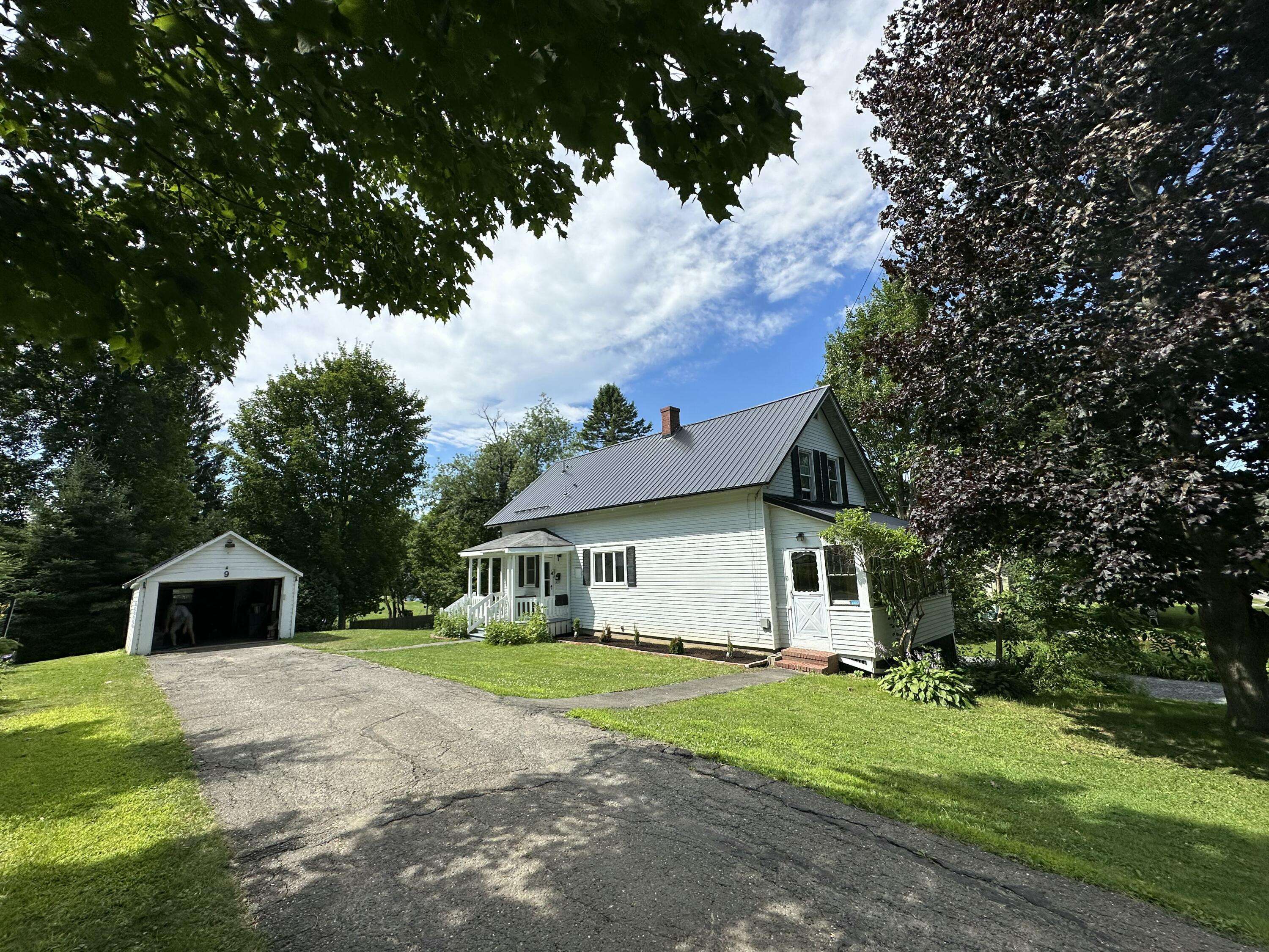 Houlton, ME 04730,9 Franklin AVE