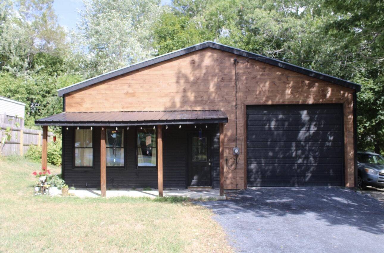 Madison, ME 04950,10 Maxim ST