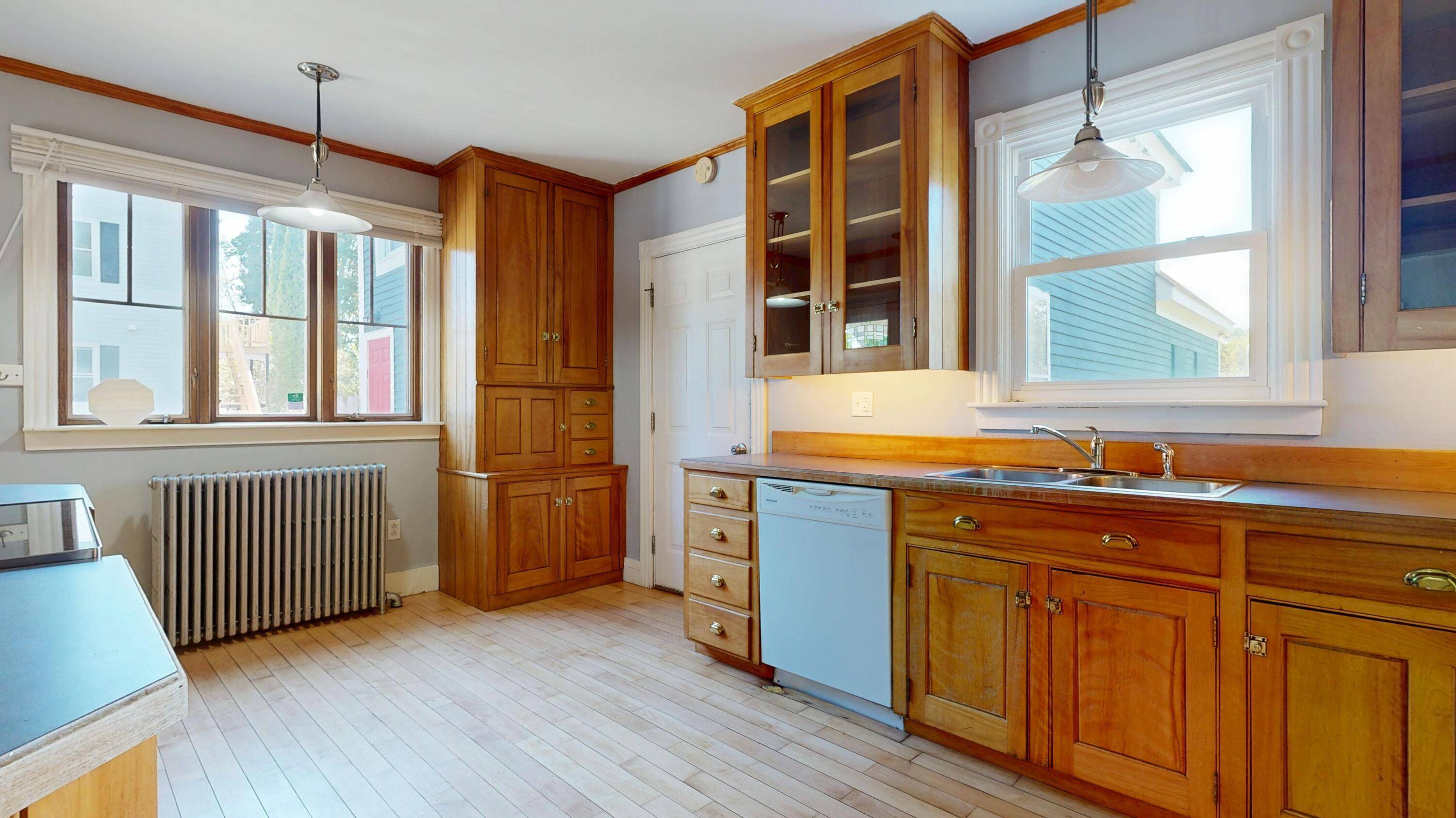 Gorham, ME 04038,852 Gray RD