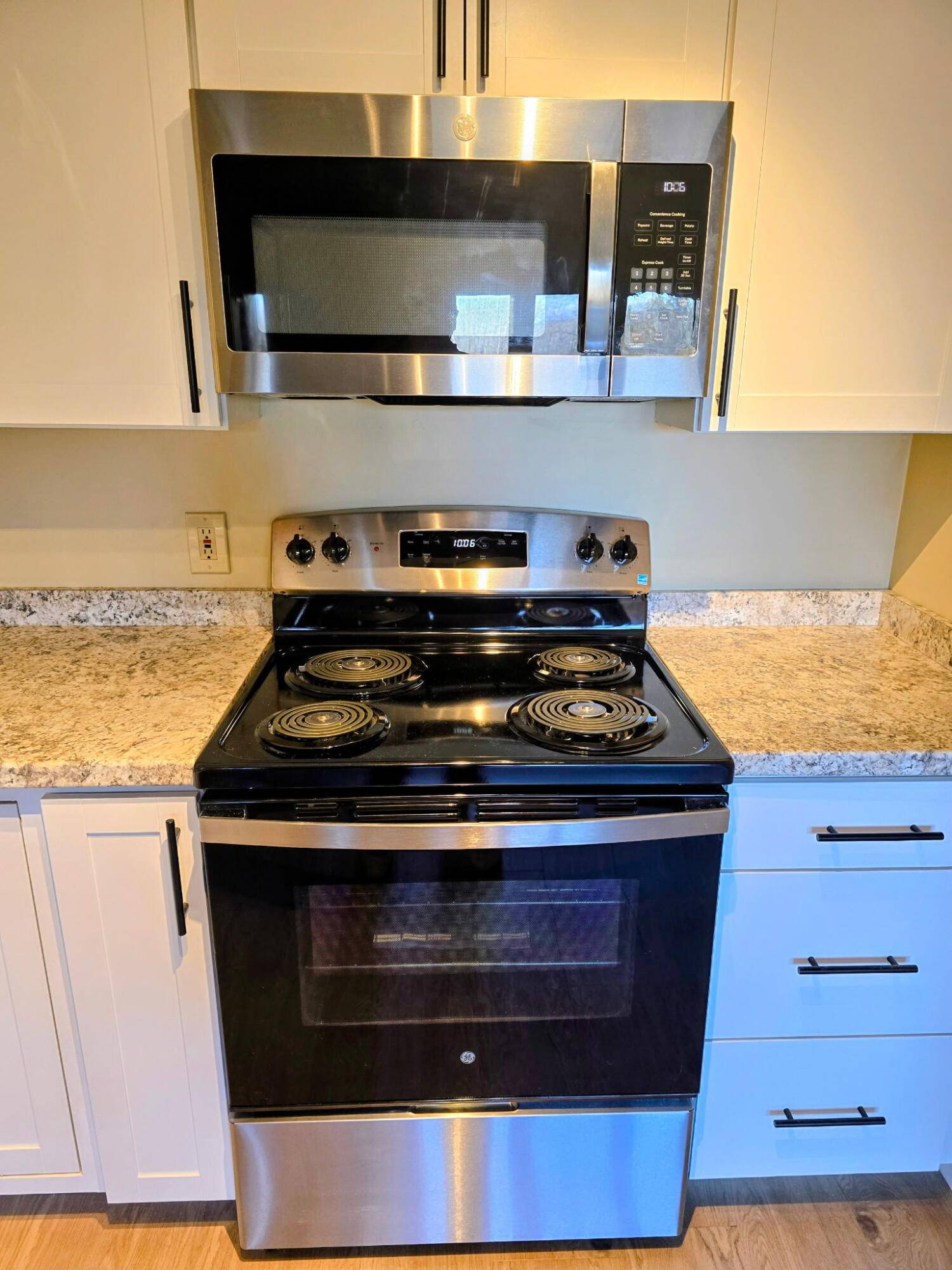 Damariscotta, ME 04543,574 Main ST #111