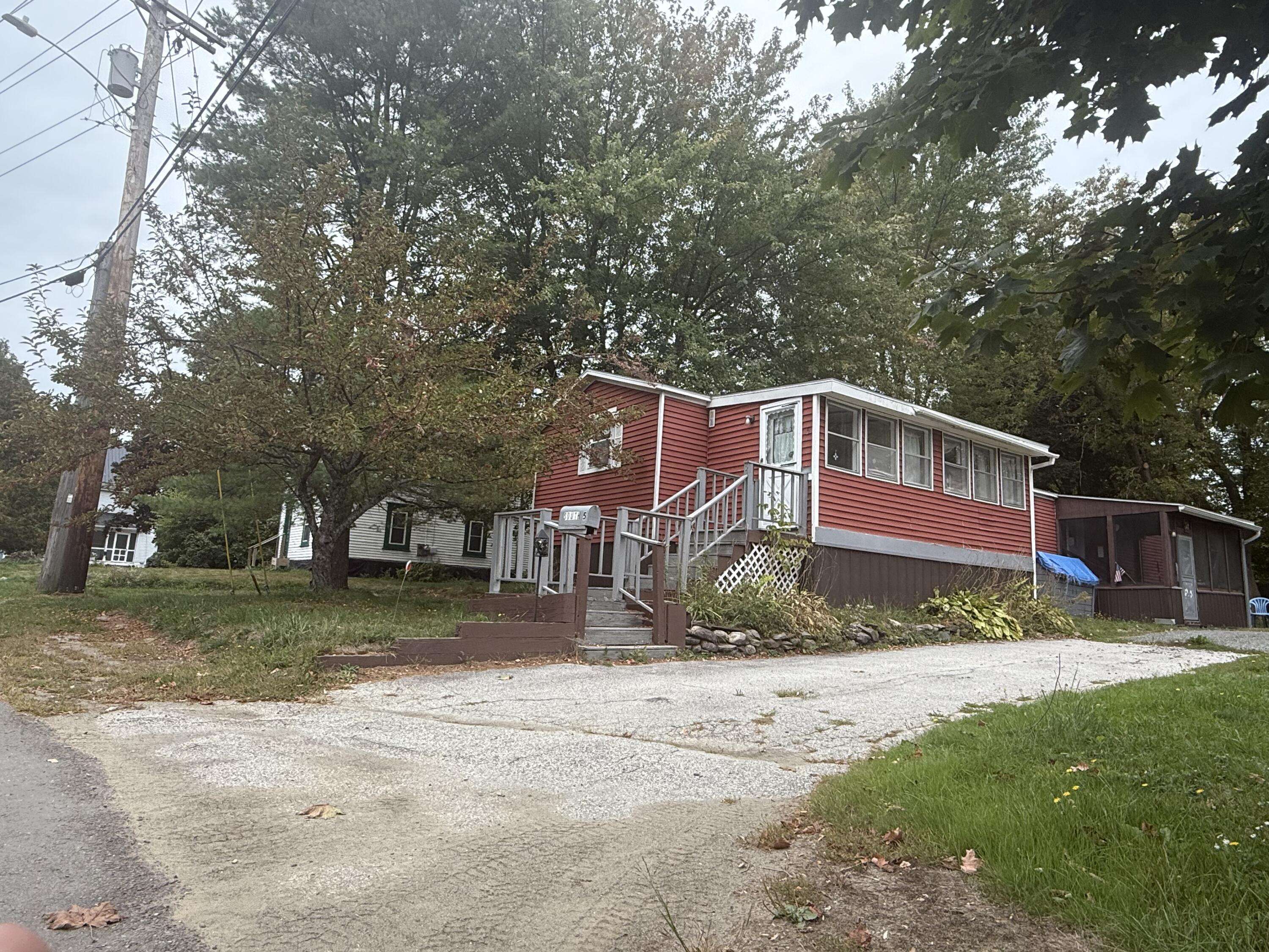 Newport, ME 04953,5 South ST