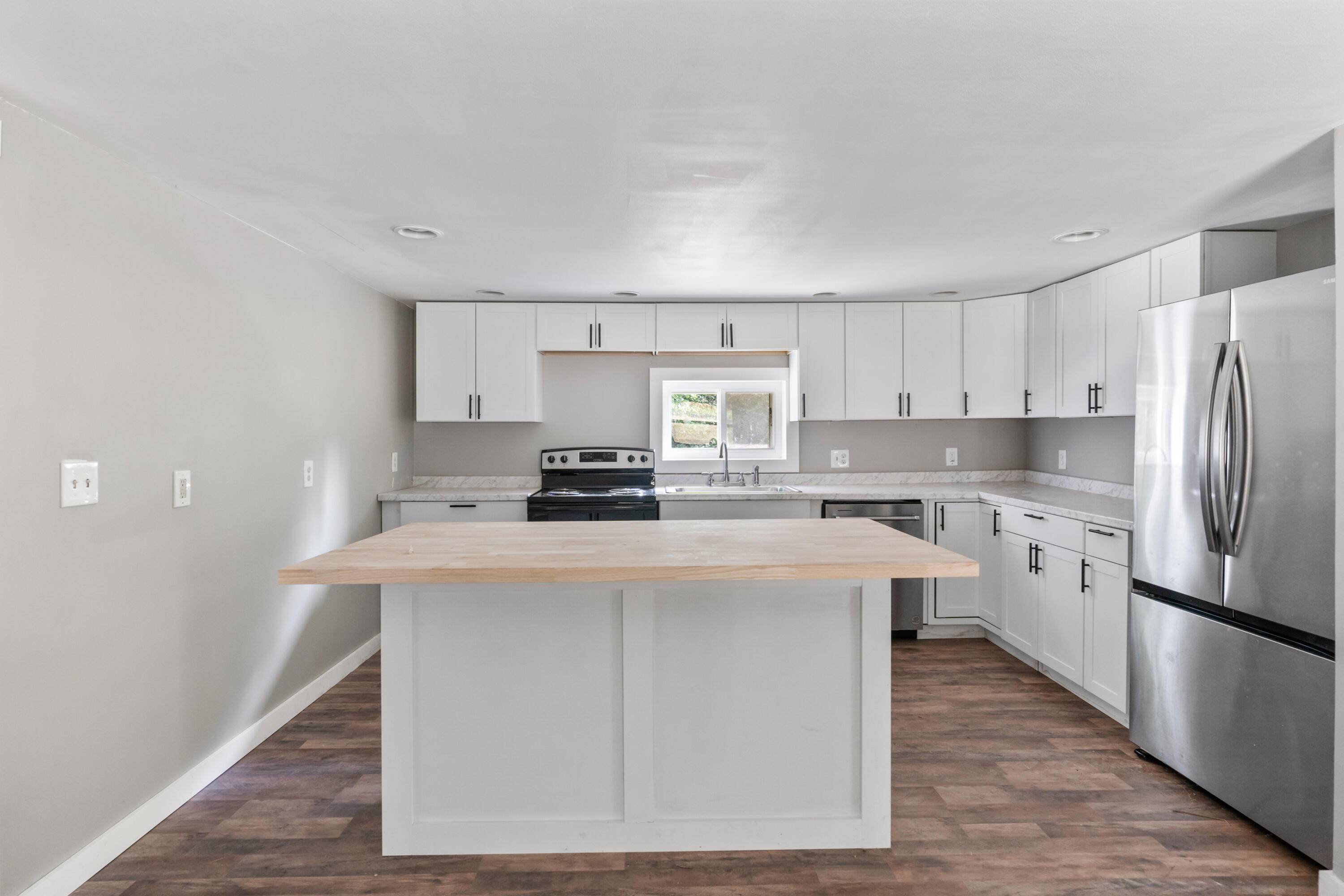 Waterford, ME 04088,573 Valley RD