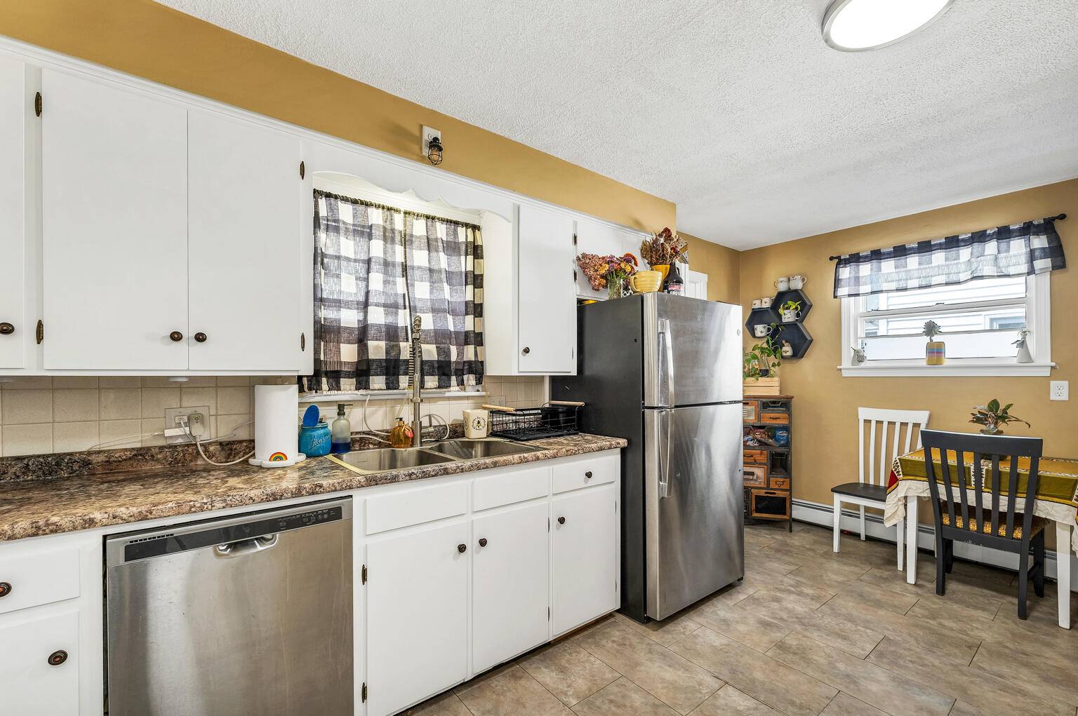 Sanford, ME 04073,28 North AVE