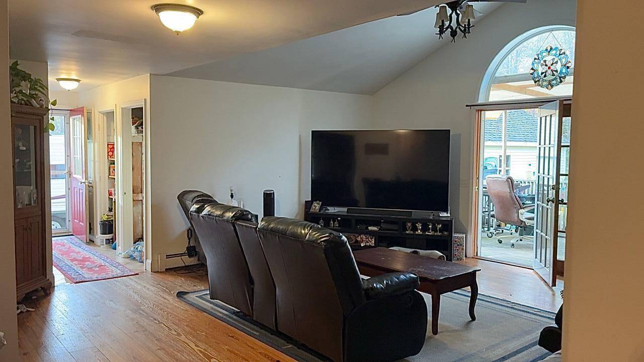 Ellsworth, ME 04605,32 Alton AVE