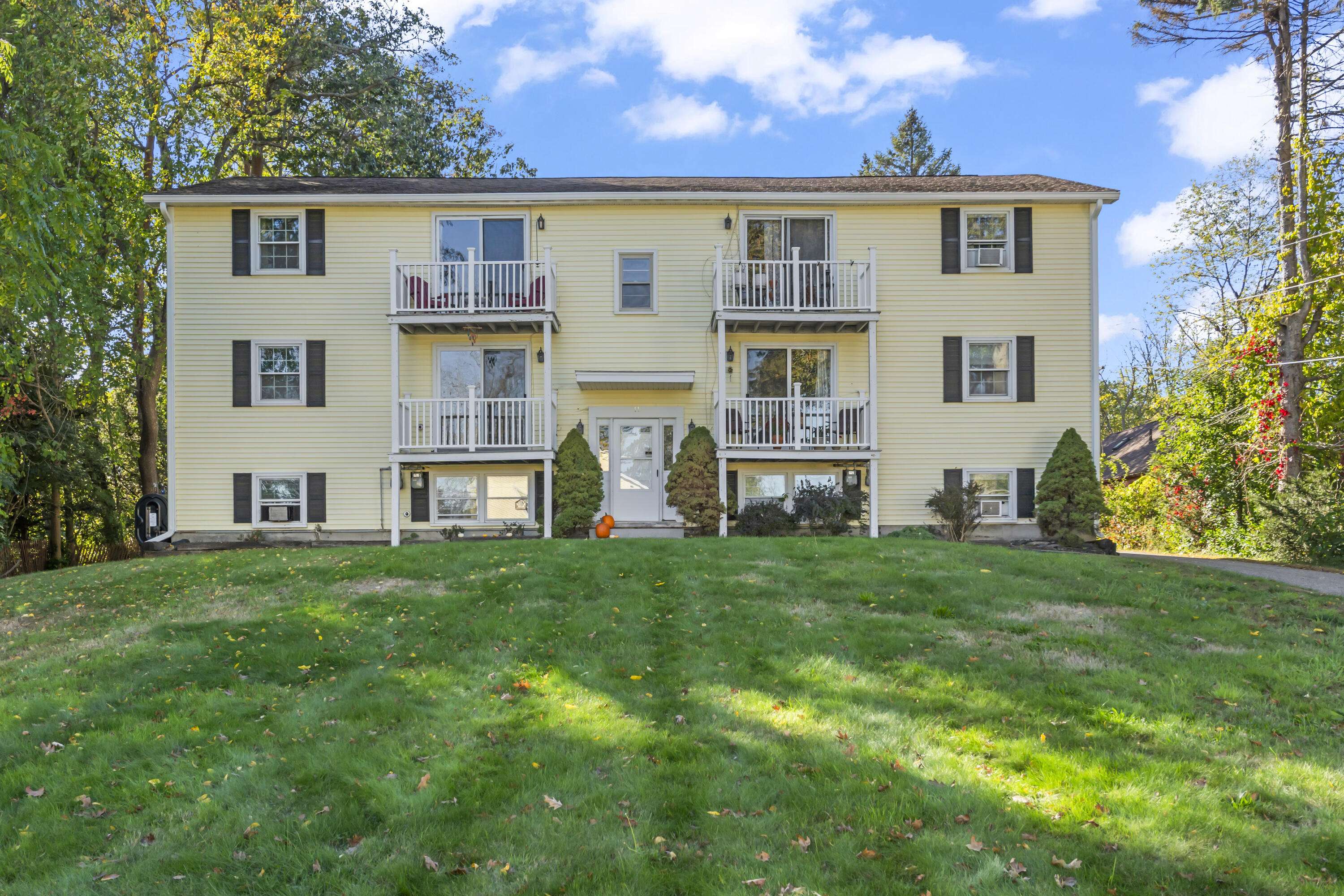 Eliot, ME 03903,11 Carriage Hill #D