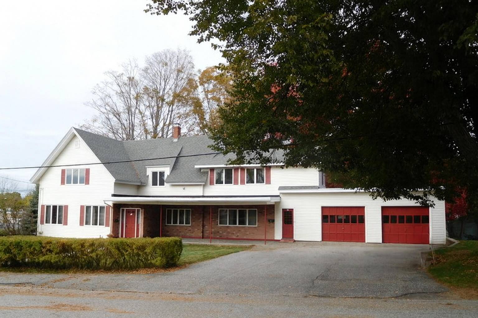 Lewiston, ME 04240,12 Burbank ST