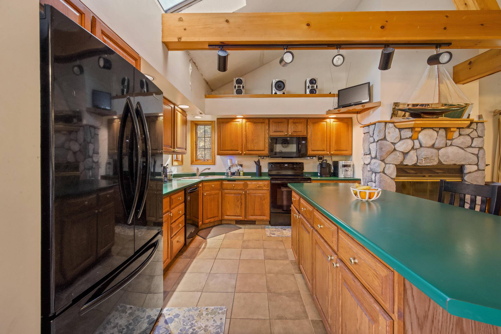 Ellsworth, ME 04605,309 Gary Moore RD