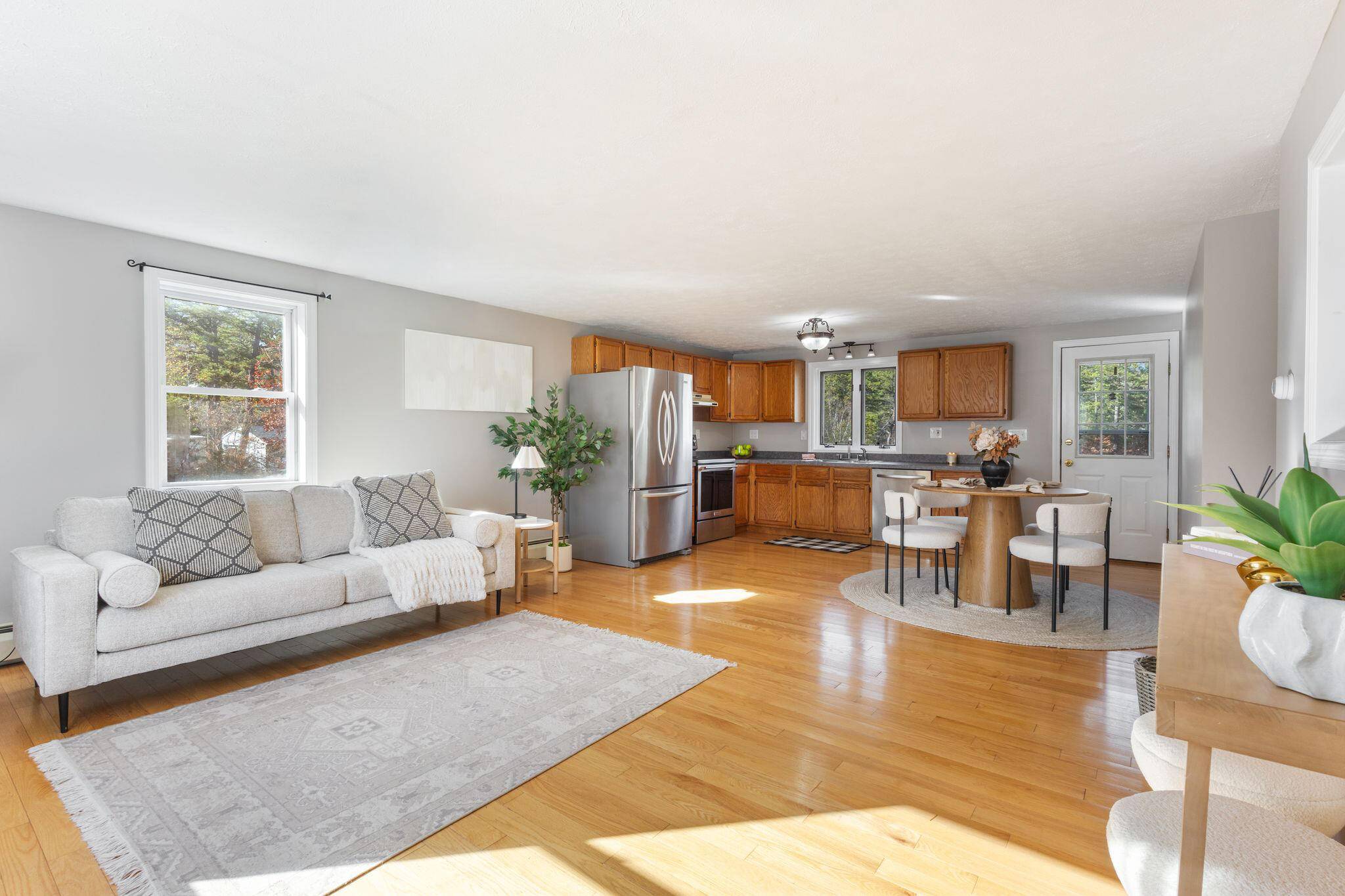 Hollis, ME 04042,252 Plains RD