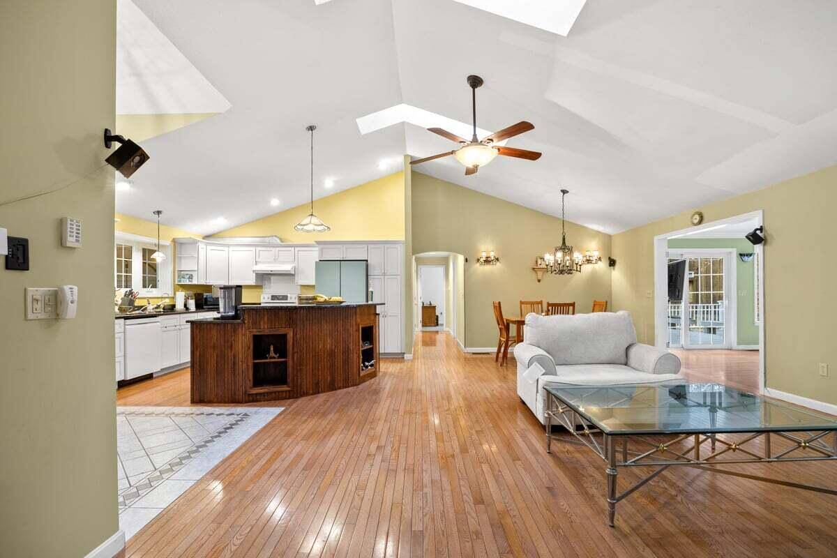 New Gloucester, ME 04260,29 Rockwood DR