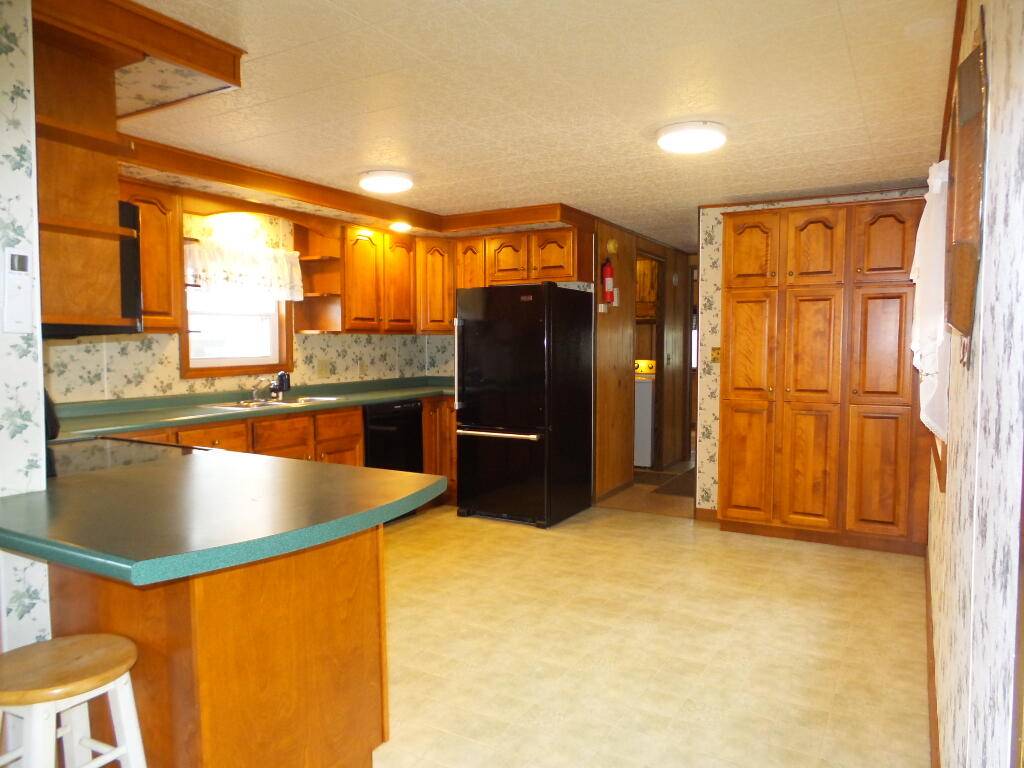 Vassalboro, ME 04989,367 Main ST