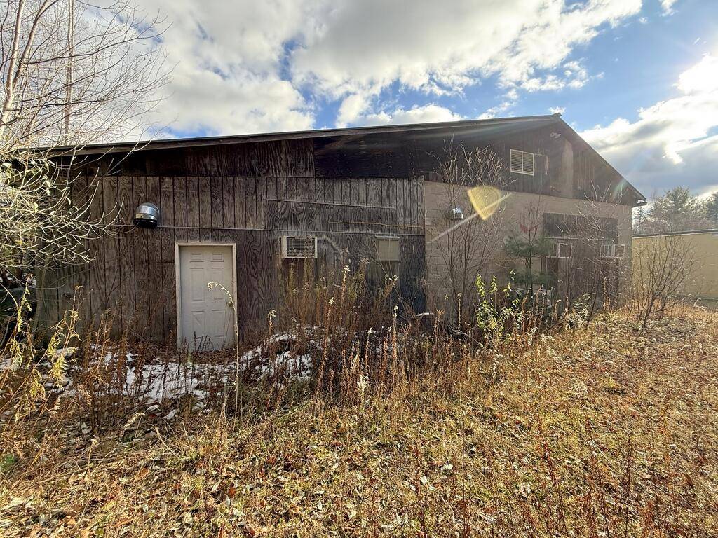 Farmington, ME 04938,407 Wilton RD