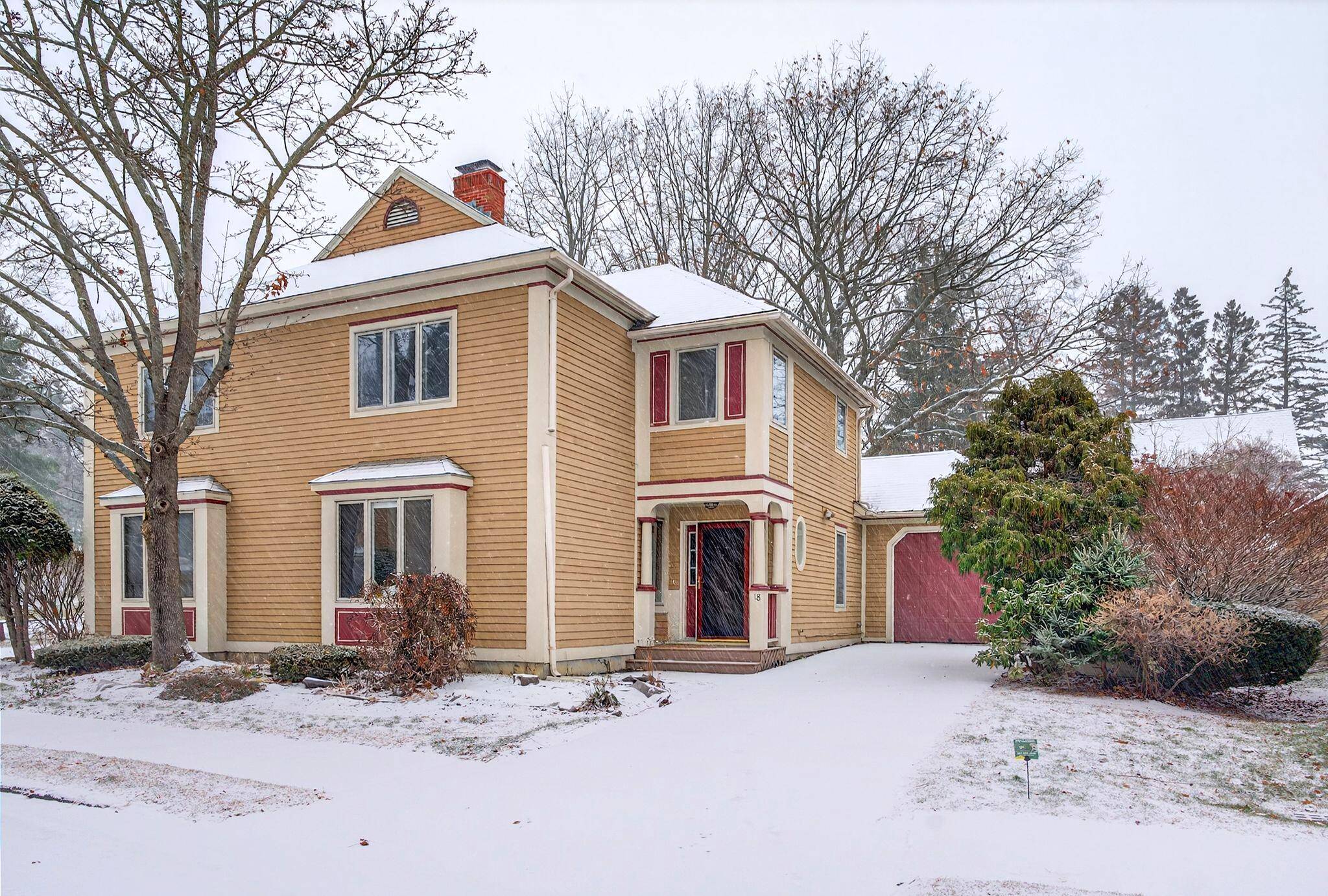 Portland, ME 04102,18 Stoneledge DR #18