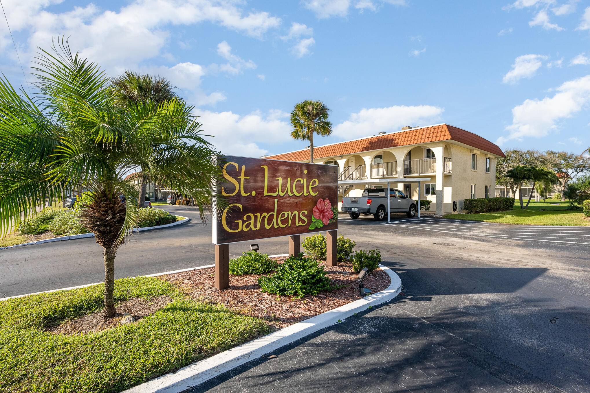 Cocoa Beach, FL 32931,201 Saint Lucie LN #305