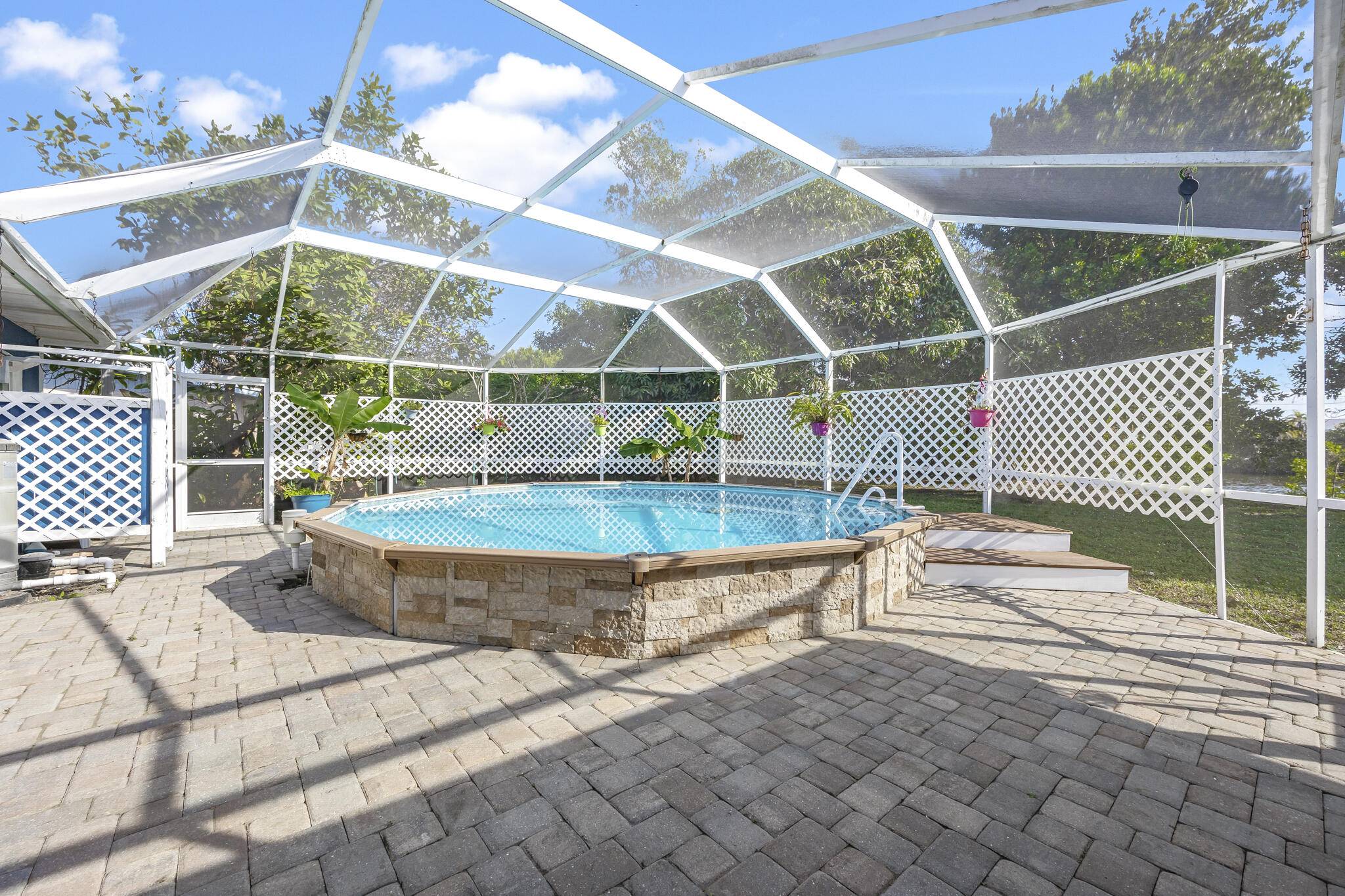 Cocoa Beach, FL 32931,82 W Bay DR