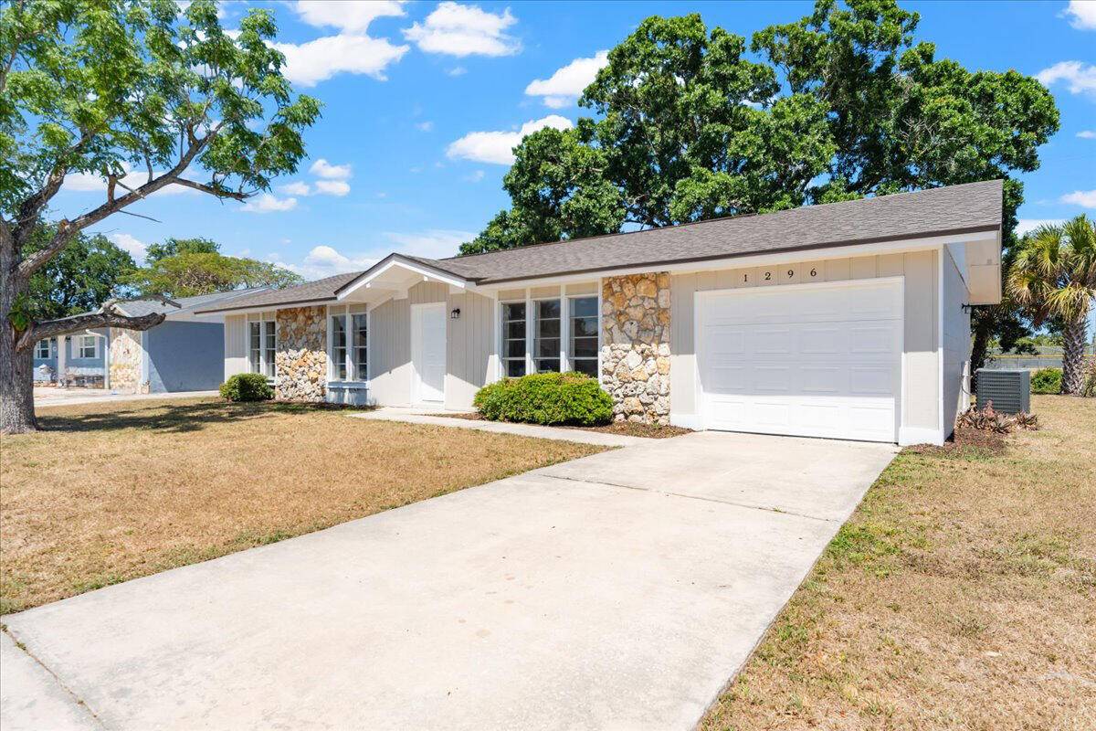 Rockledge, FL 32955,1296 Huntington LN