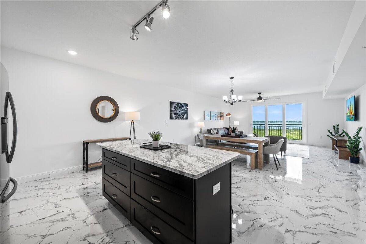 Merritt Island, FL 32952,735 Pilot LN #908