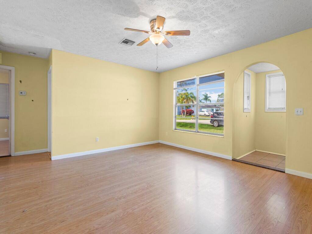 Stuart, FL 34996,6028 SE Avalon DR #1