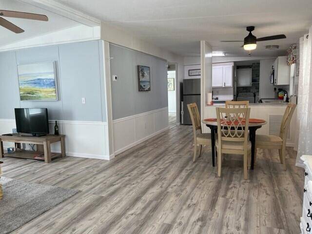 Barefoot Bay, FL 32976,717 Periwinkle CIR