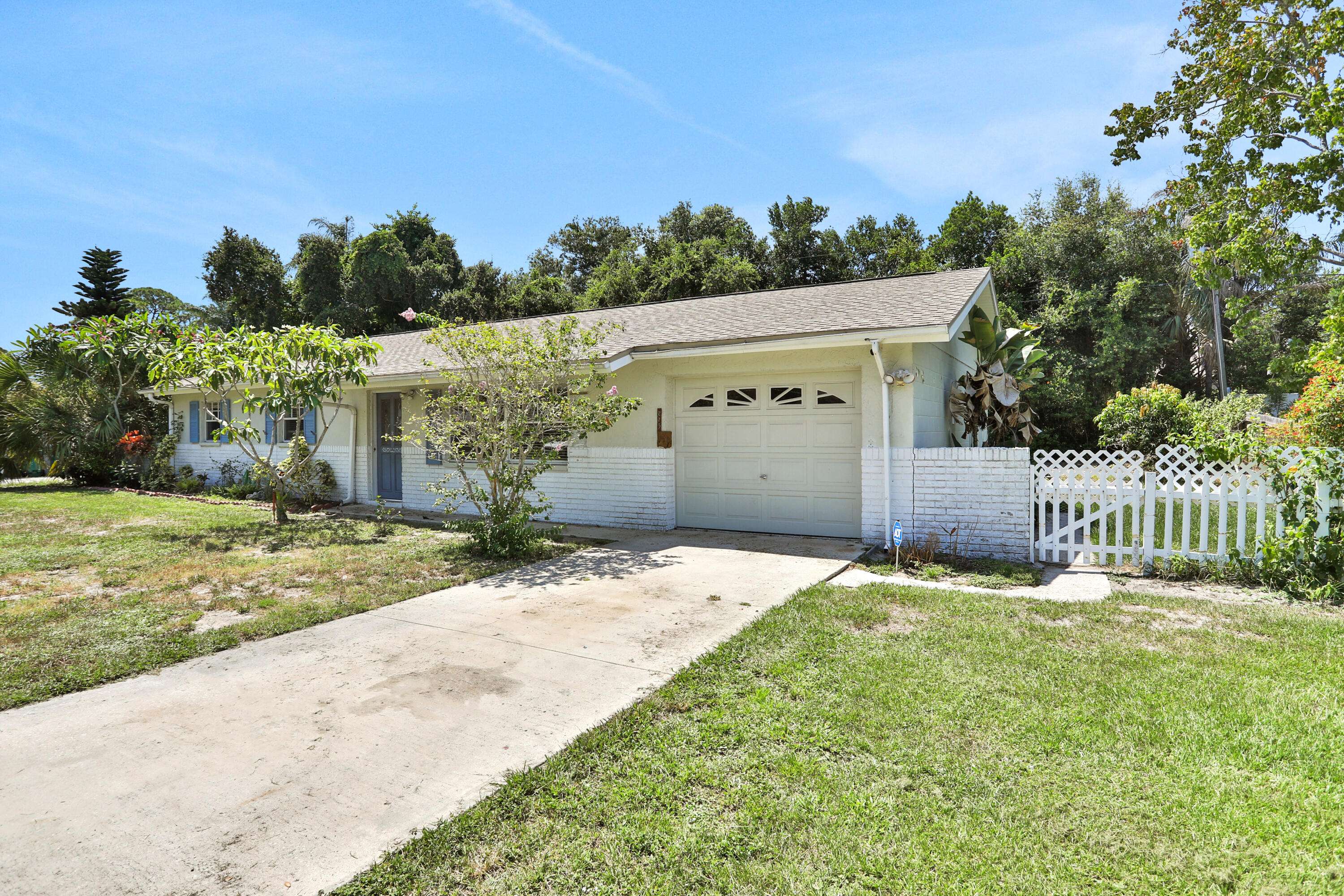Merritt Island, FL 32952,275 Nora AVE