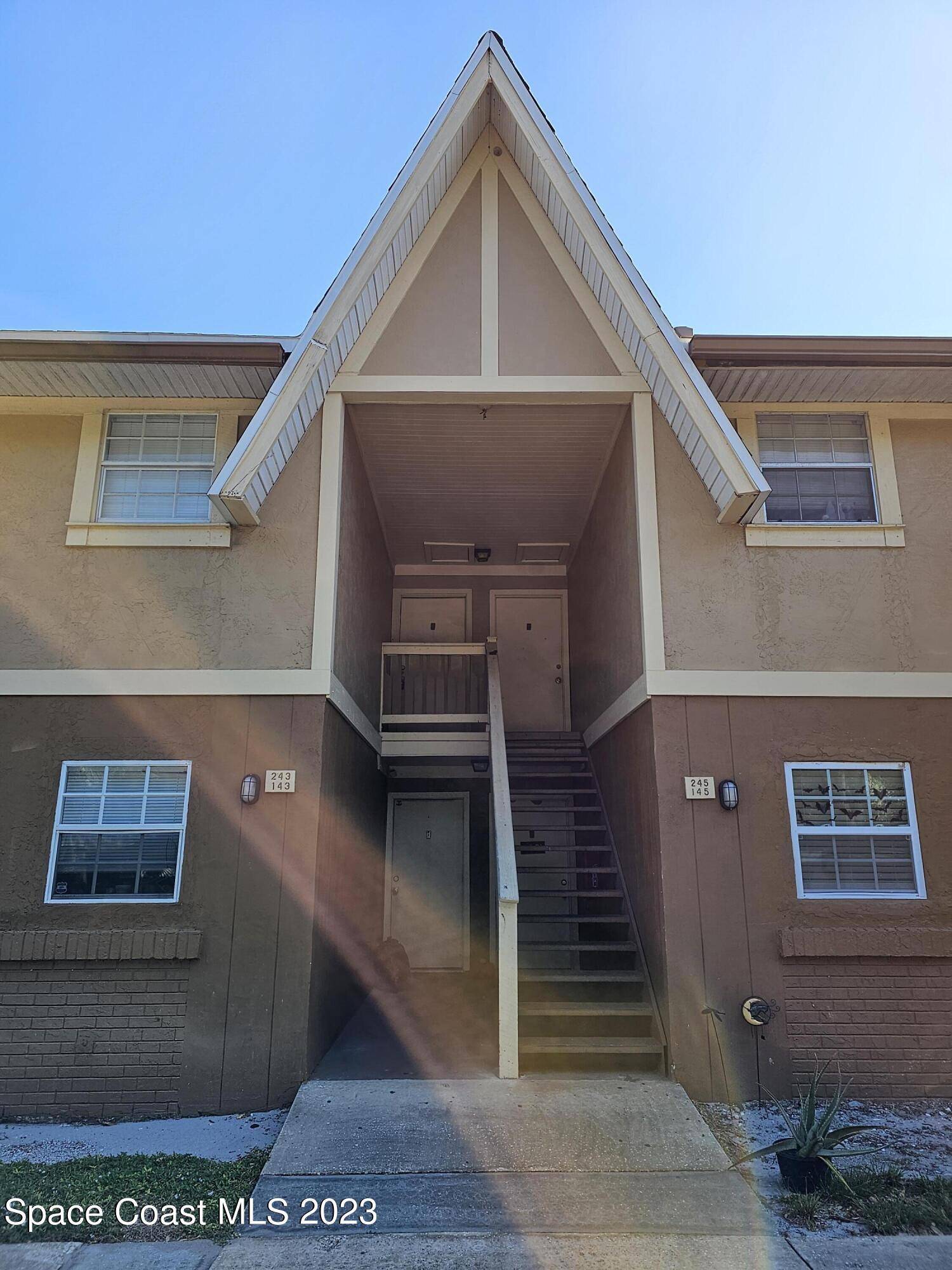 Melbourne, FL 32935,243 Cambridge LN #243