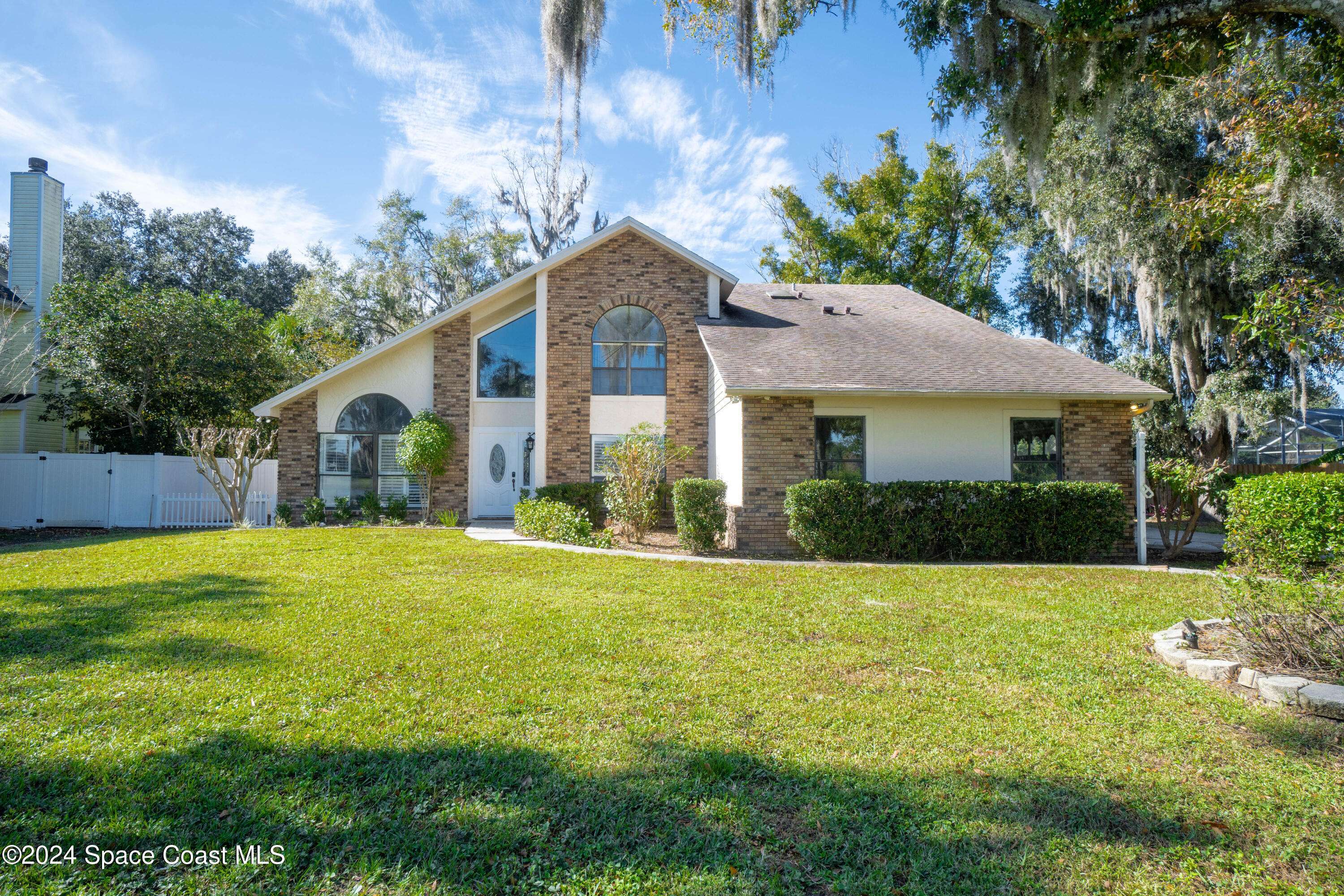 Oviedo, FL 32765,511 Lake Charm DR