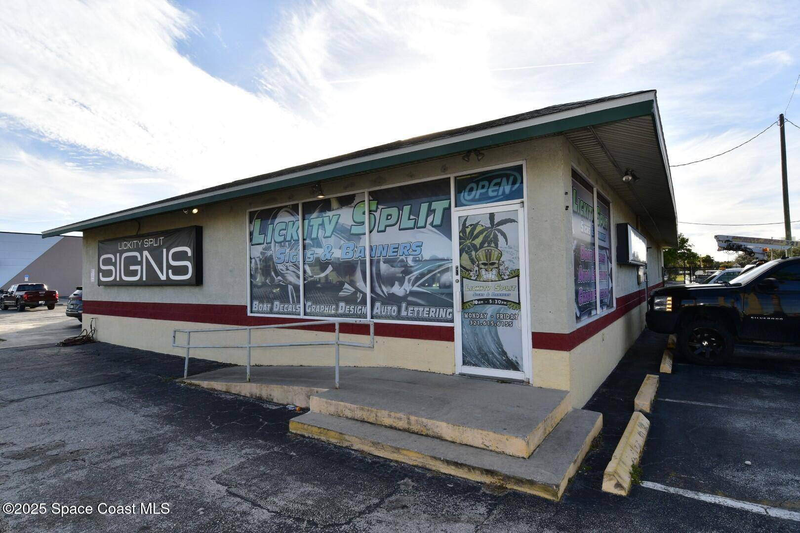 Merritt Island, FL 32953,691 N Courtenay Pkwy