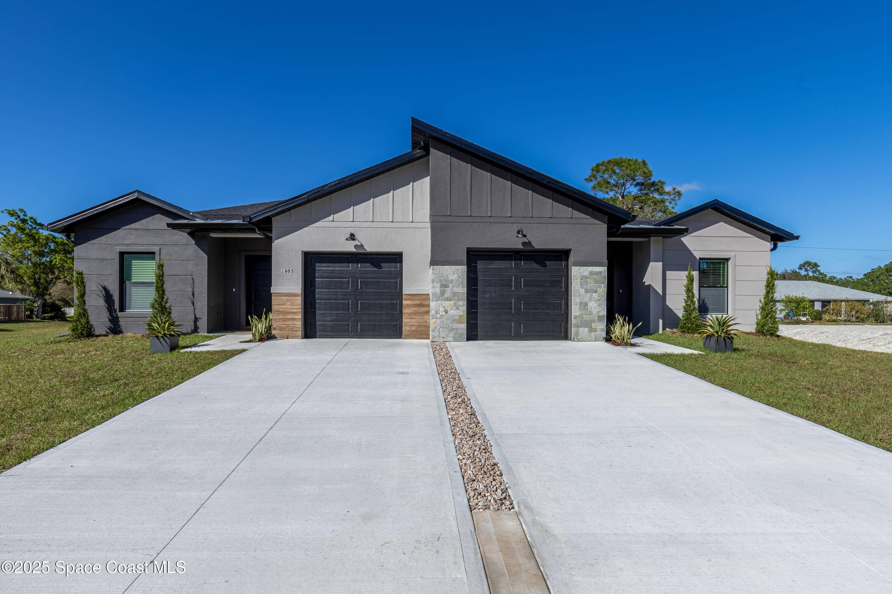 Palm Bay, FL 32909,1605 Espejo ST SE #A & B