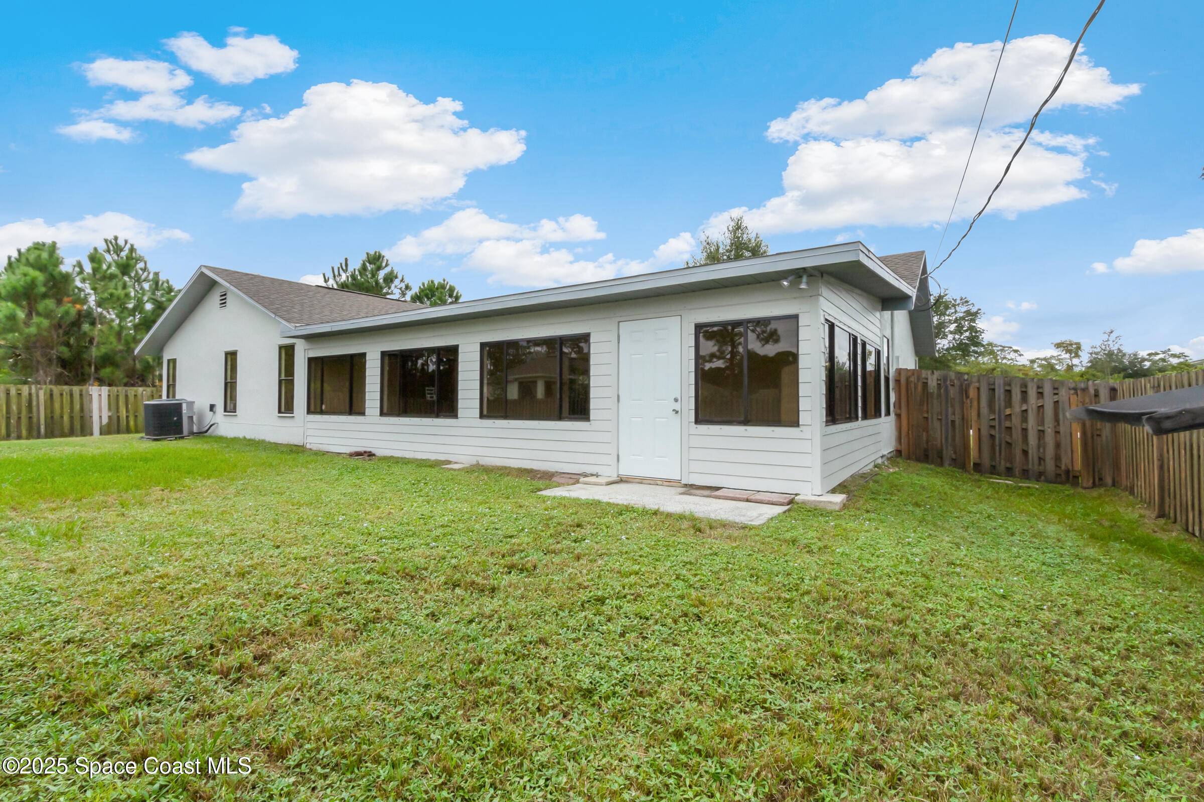 Palm Bay, FL 32909,991 Tahiti AVE SE