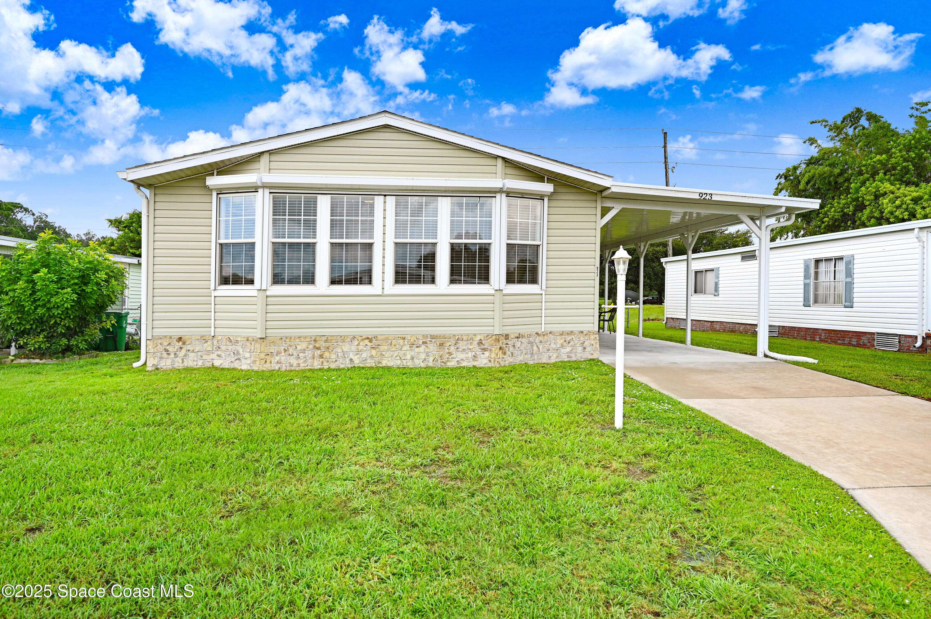 Barefoot Bay, FL 32976,923 Vireo DR