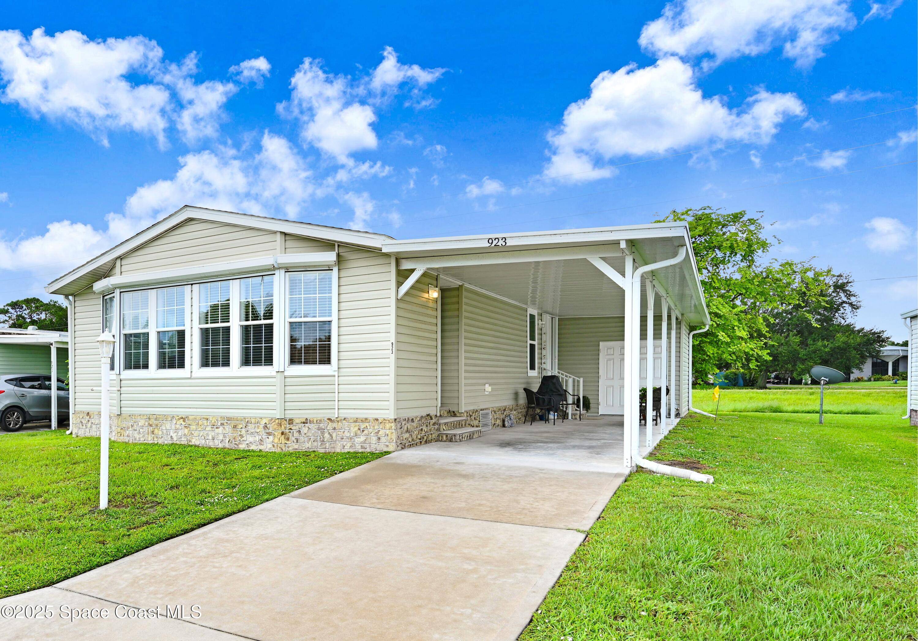 Barefoot Bay, FL 32976,923 Vireo DR