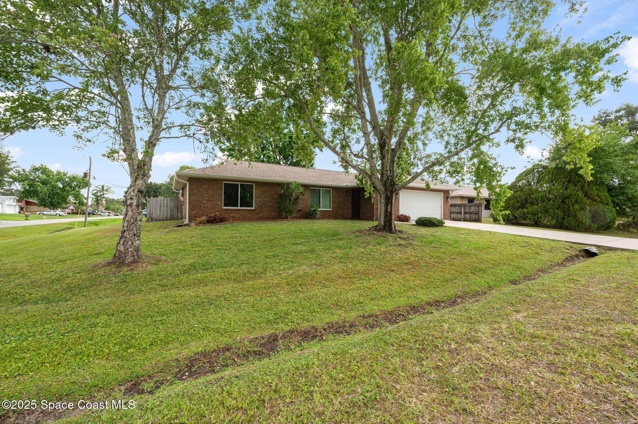 Palm Bay, FL 32907,899 Emden AVE NW