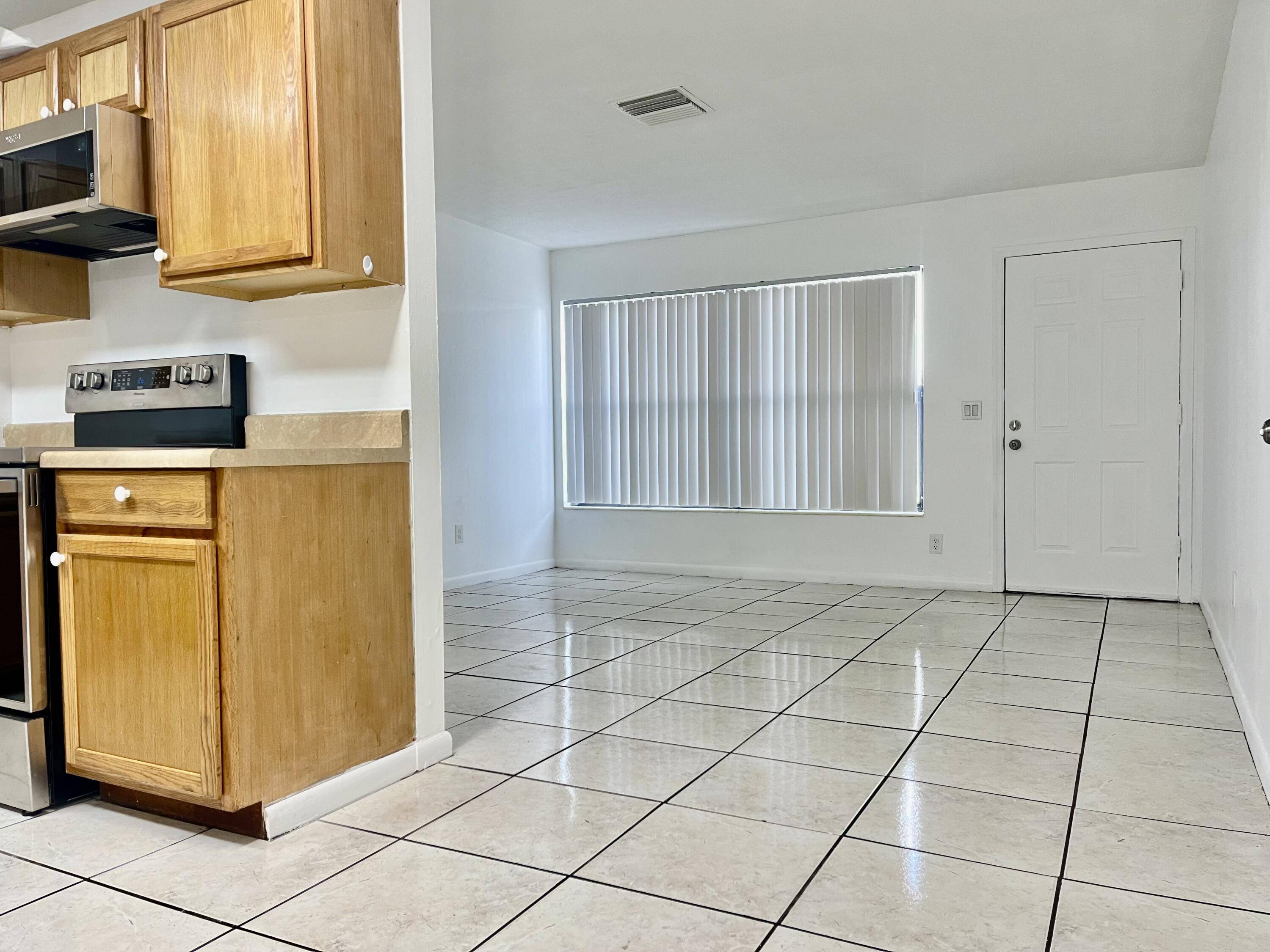 Merritt Island, FL 32953,395 Schoolhouse LN