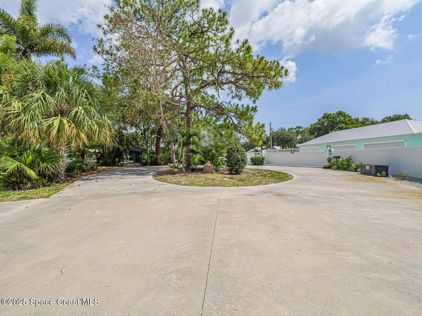 Vero Beach, FL 32962,406 9th CT