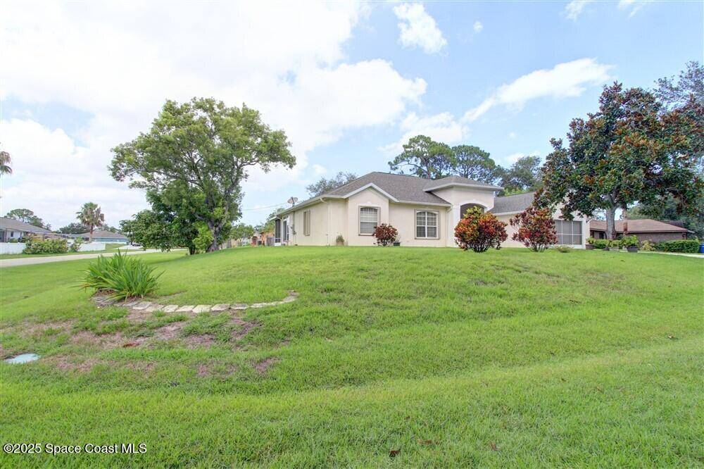 Palm Bay, FL 32909,467 Sauders RD SE
