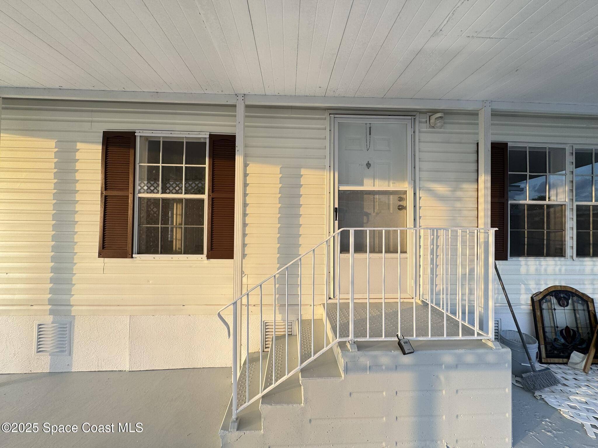 Barefoot Bay, FL 32976,1001 Waterway DR