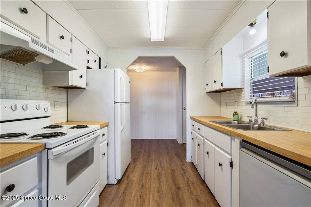 Barefoot Bay, FL 32976,511 Puffin DR