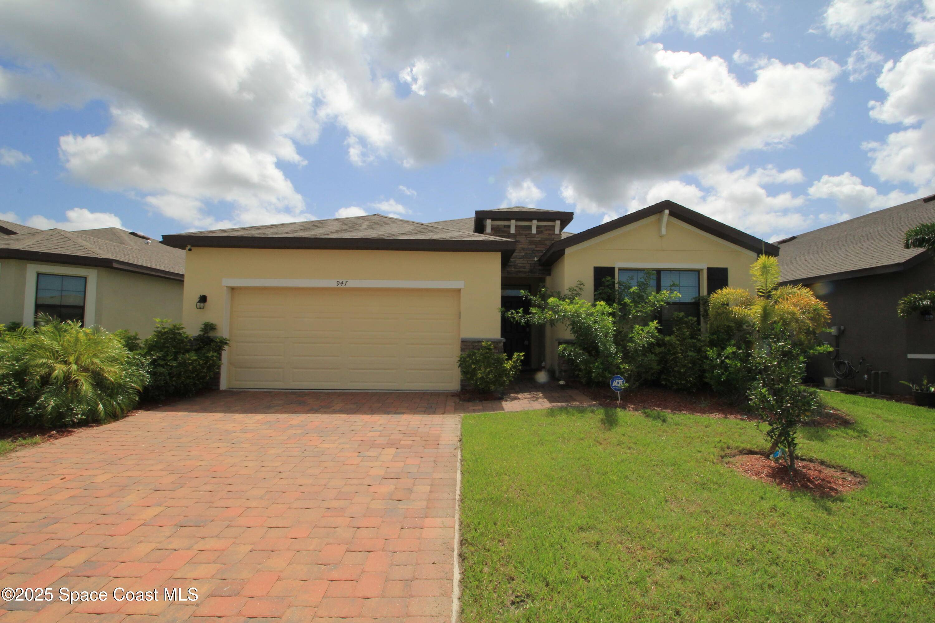 Palm Bay, FL 32909,947 Remington Green DR SE