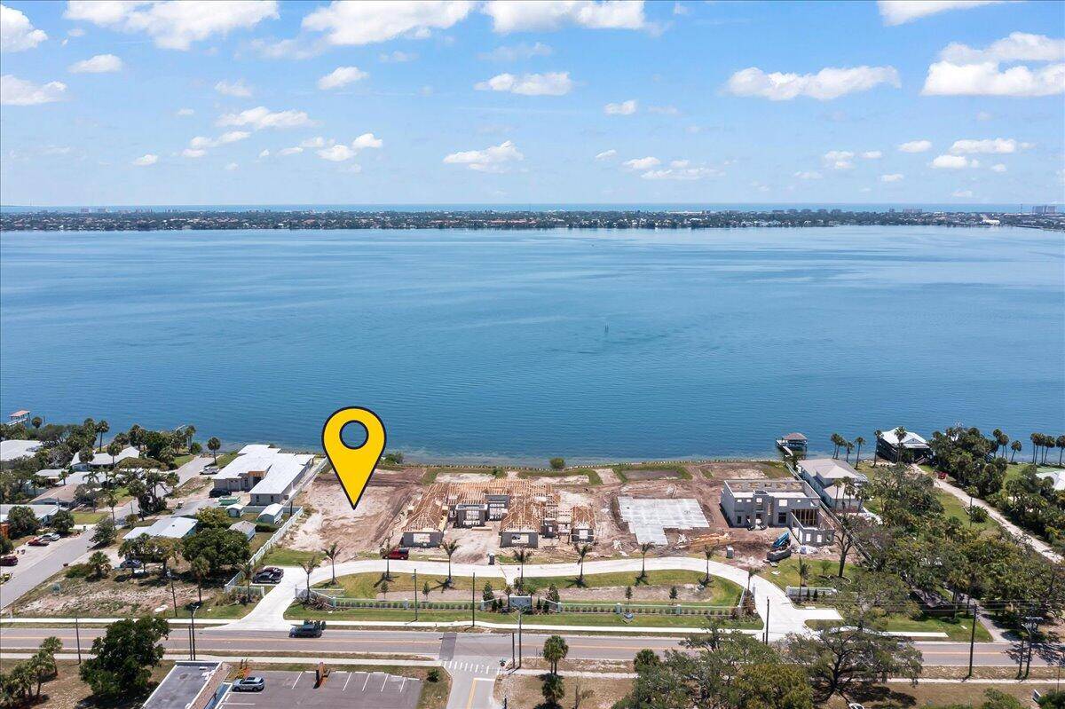 Melbourne, FL 32935,2011 Pineapple CV