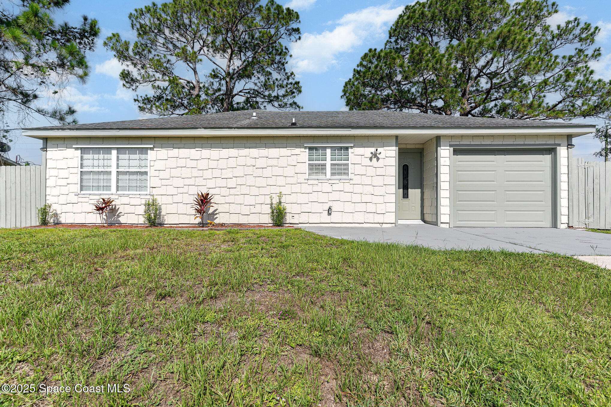 Palm Bay, FL 32907,370 Ixora AVE NW